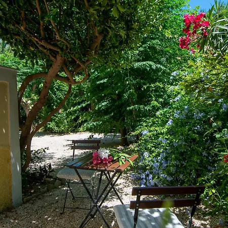 Ξενοδοχείο με διαμερίσματα Hara Λαγανάς