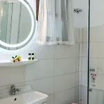 Hara מלון דירות 4*